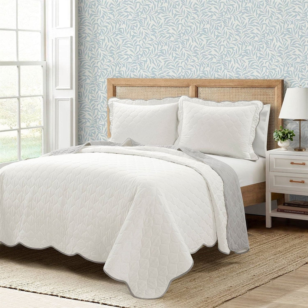 Full/Queen White Grey Scalloped Edge Reversible Thin Light Quilt Set-2